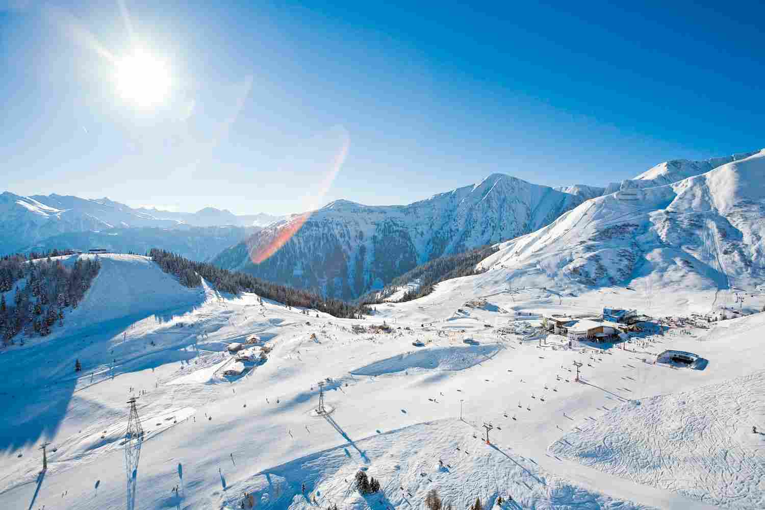 https://www.apartamentosestrenc.com/wp-content/uploads/2016/02/winter-activities_06.jpg