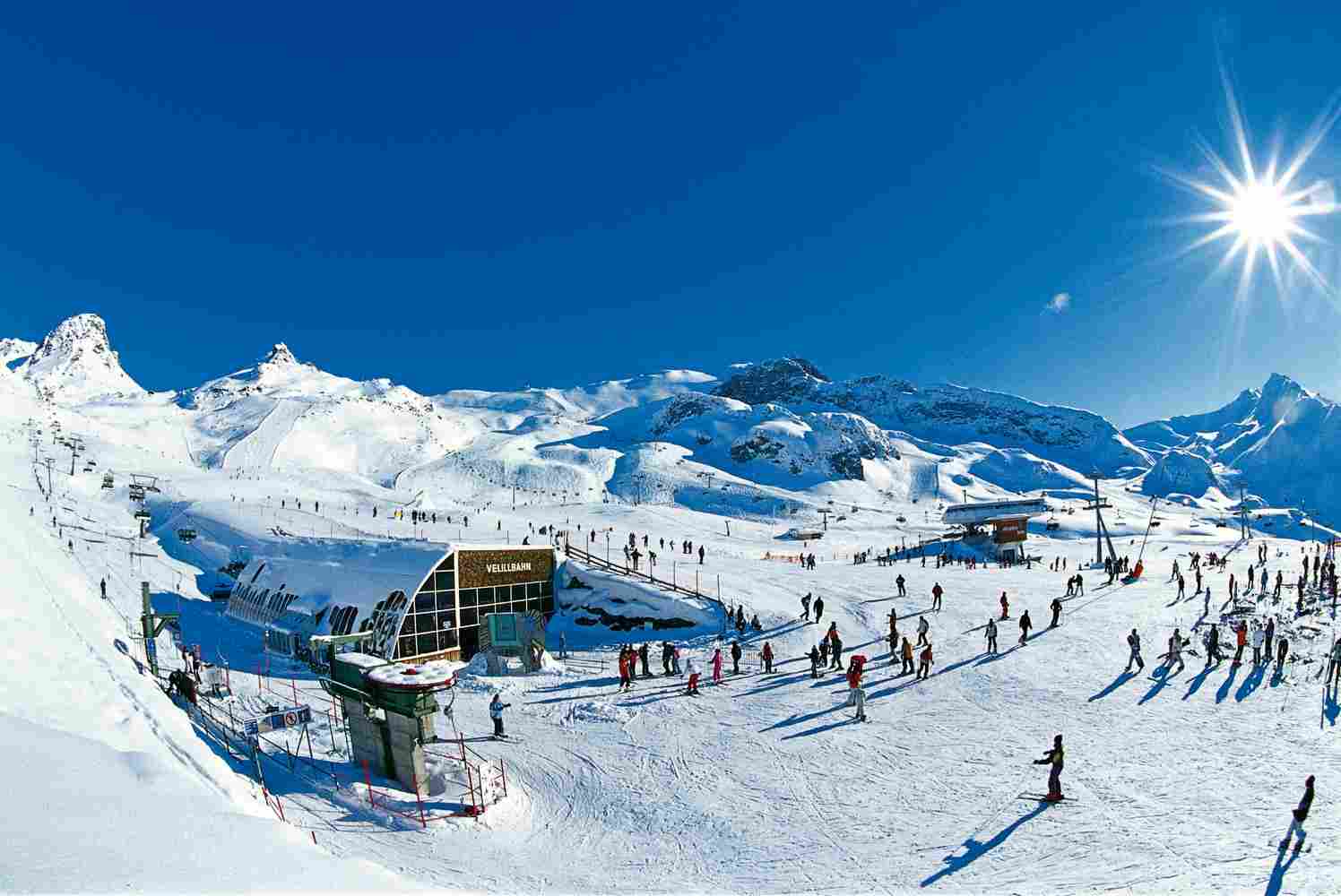 https://www.apartamentosestrenc.com/wp-content/uploads/2016/02/winter-activities_08.jpg