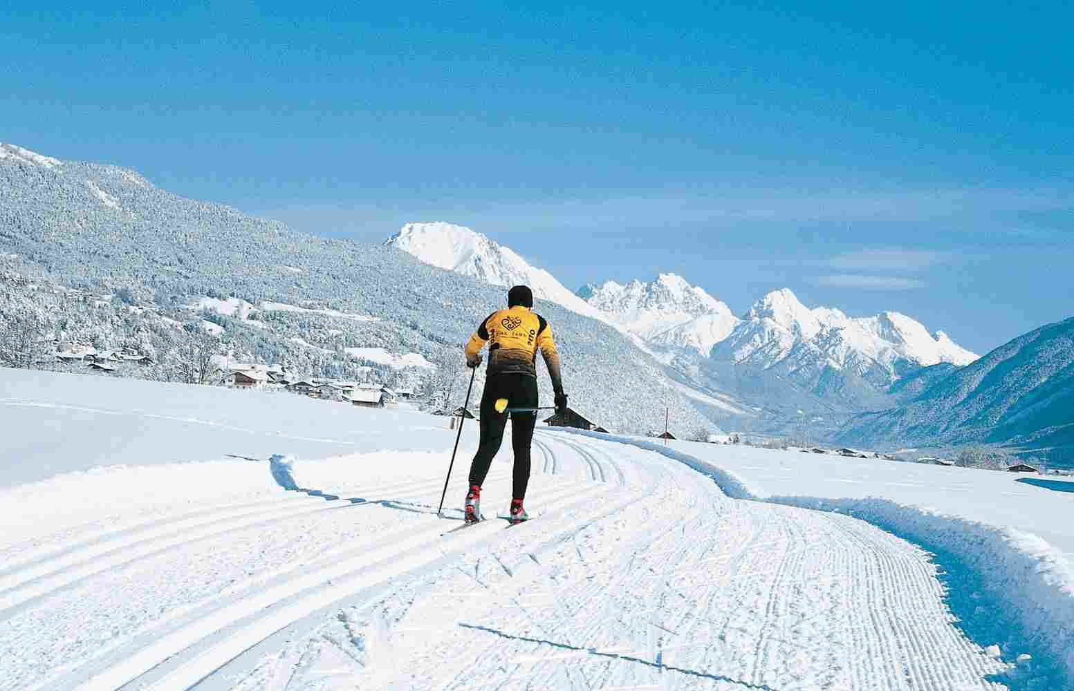 https://www.apartamentosestrenc.com/wp-content/uploads/2016/02/winter-activities_12.jpg